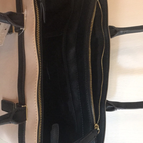 Beautiful Tan & Black Liz Claiborne Handbag - Picture 5 of 9